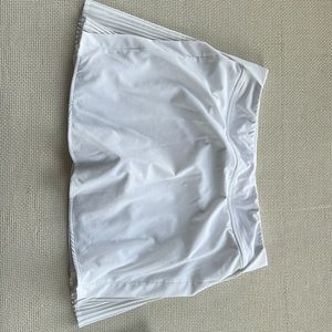 Lulu lemon skirt- size 8- white- worn twice